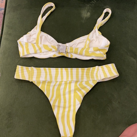 Devon Windsor bathing suit - Picture 2 of 2